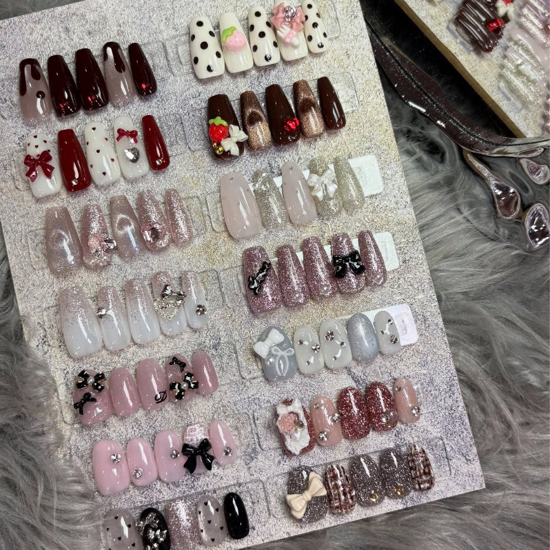 AMI_NAIL_KEBUKURO
