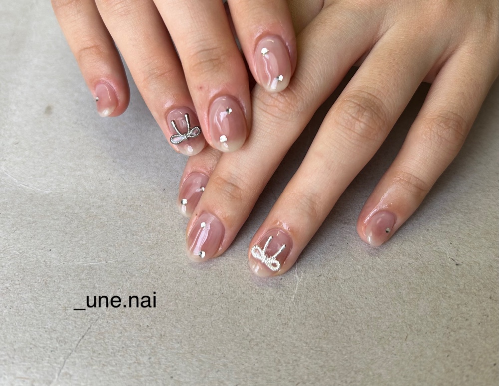 _une.nail