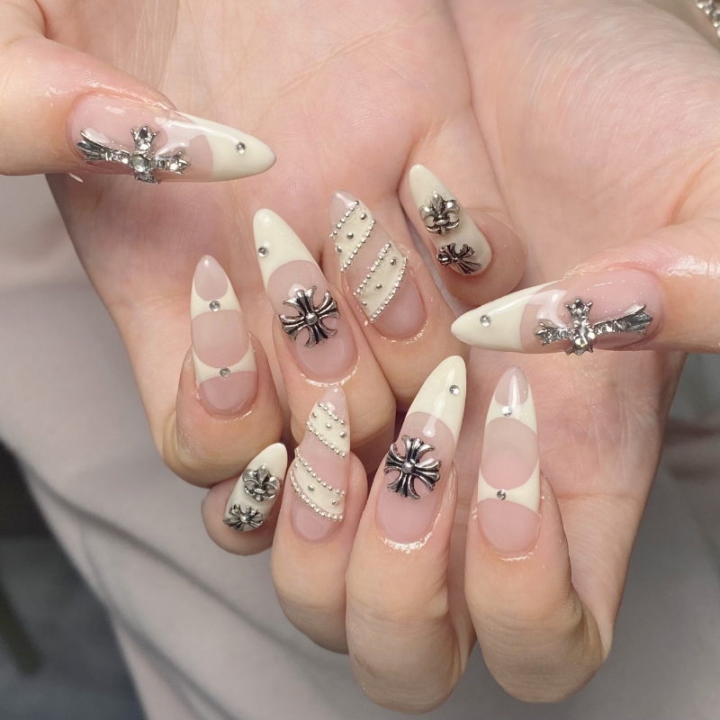 UM_NailSALON