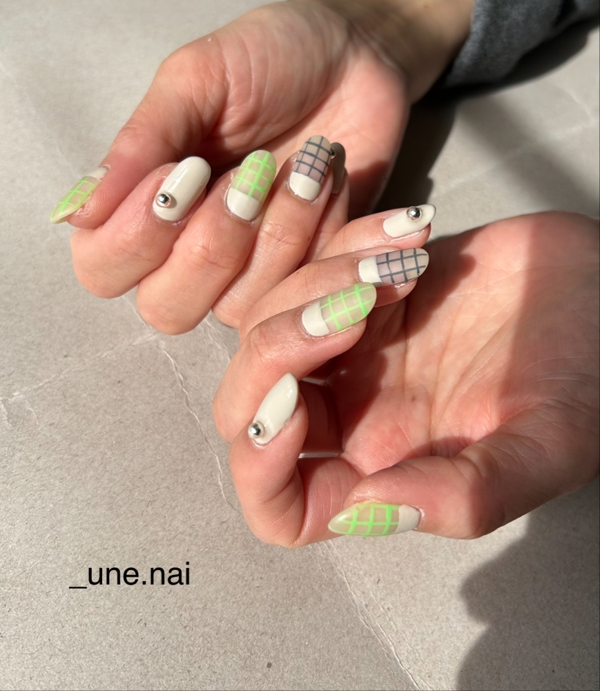 _une.nail