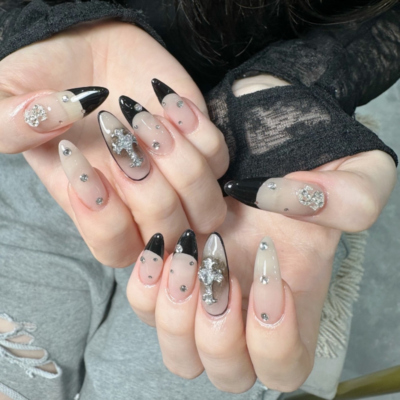 UM_NailSALON