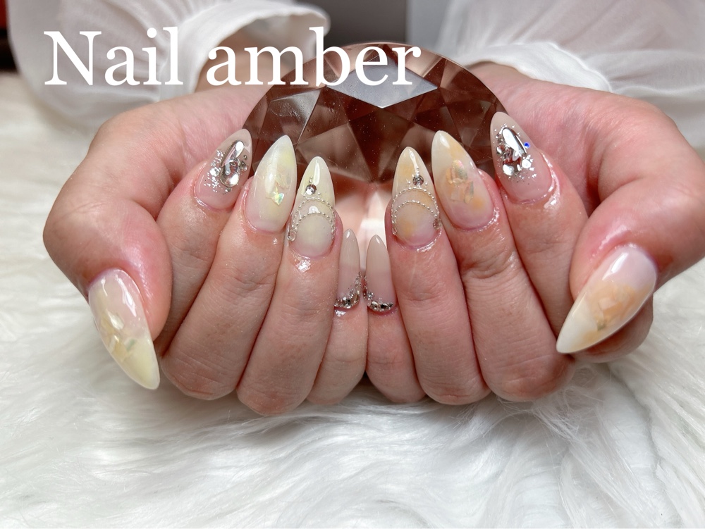 Nail_amber