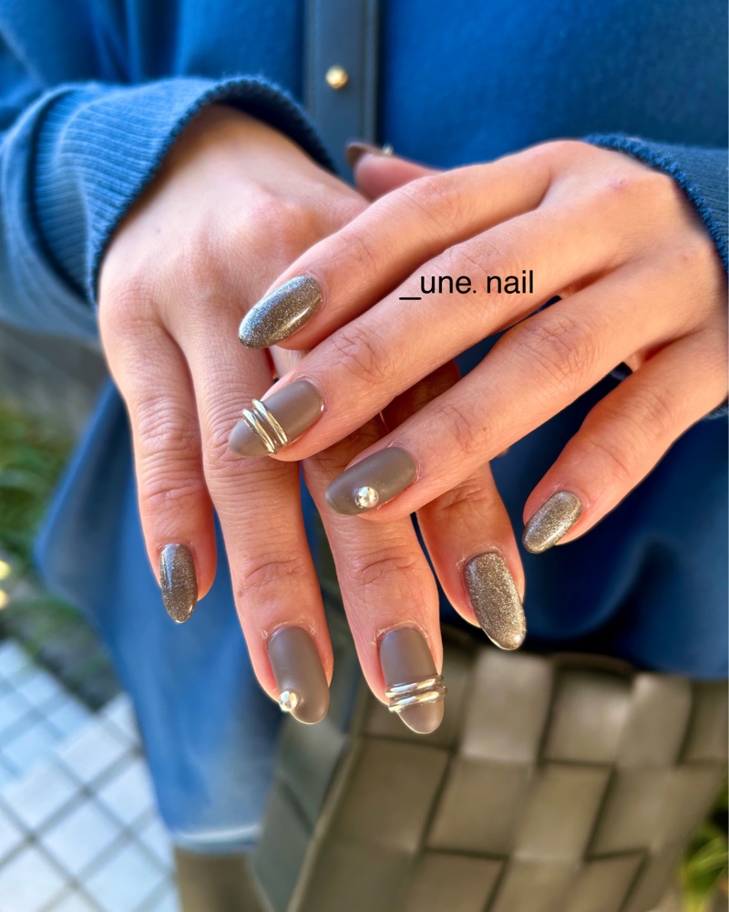 _une.nail