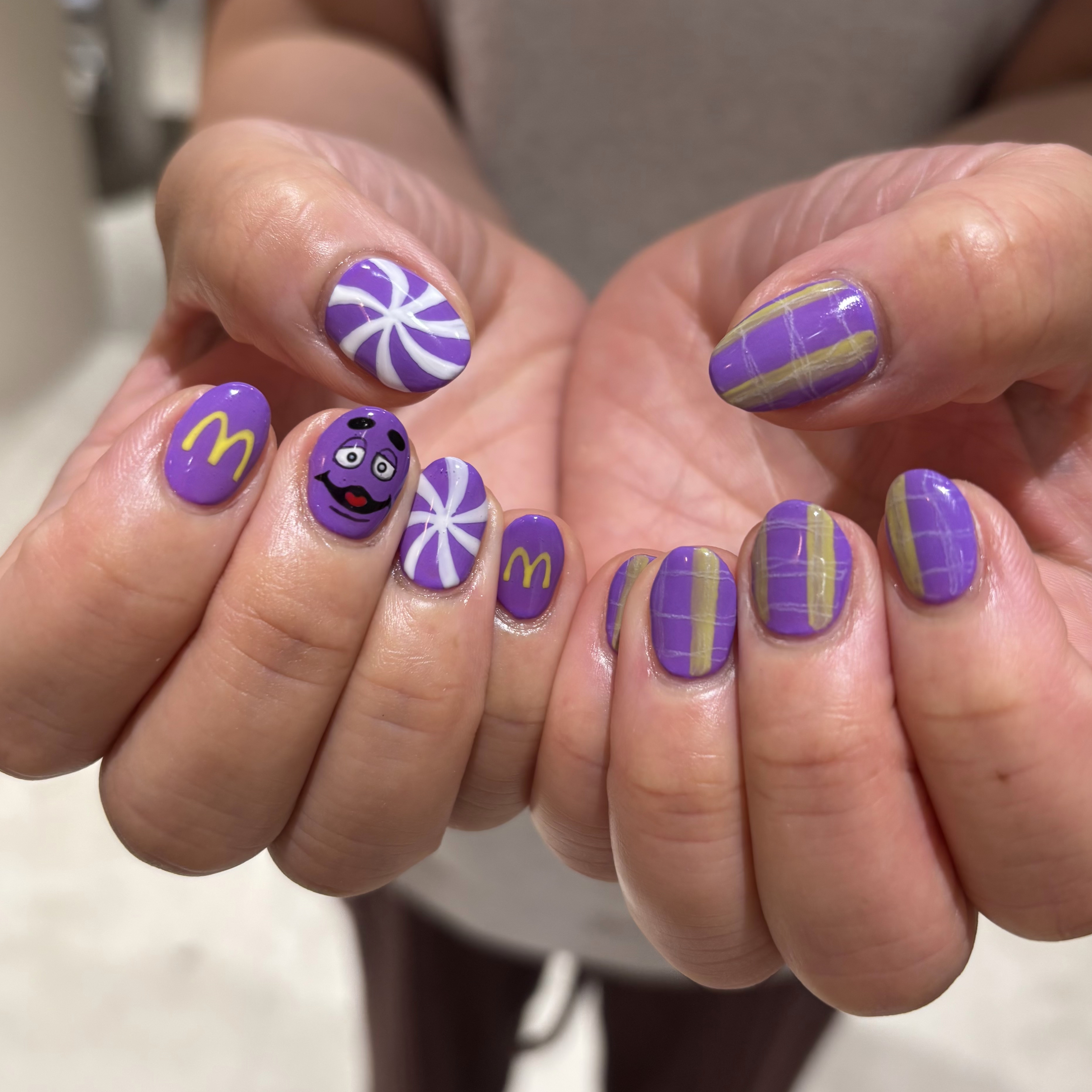 Emu...nail