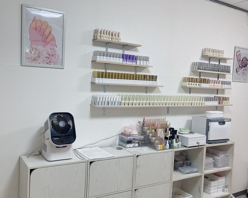 Hin Nail