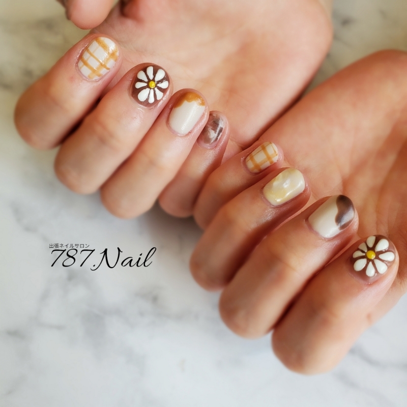 787.Nail