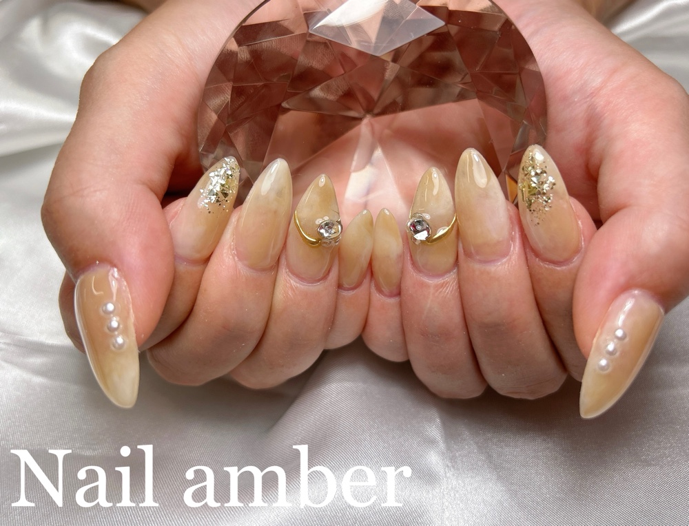 Nail_amber