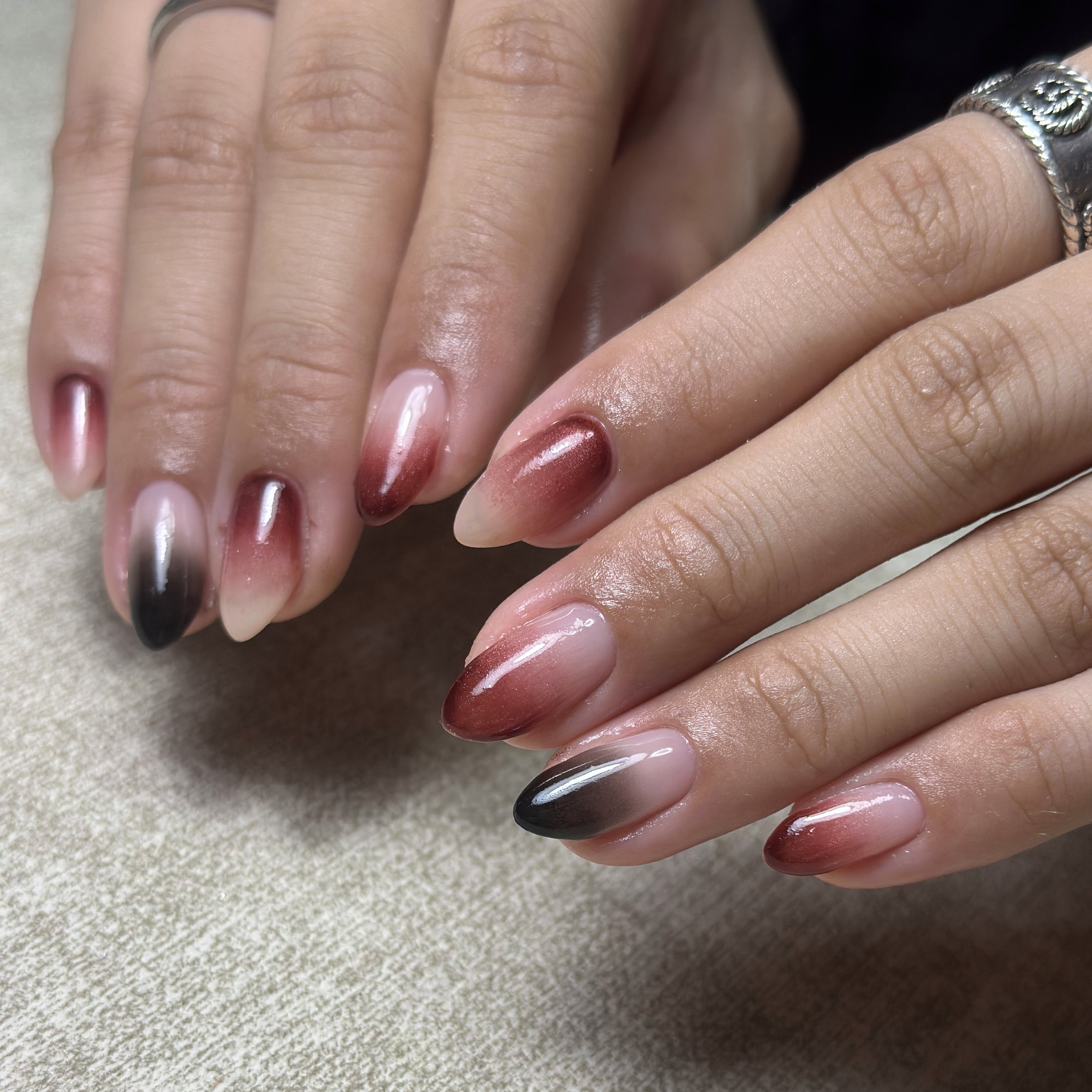 privatenailroom.Antet