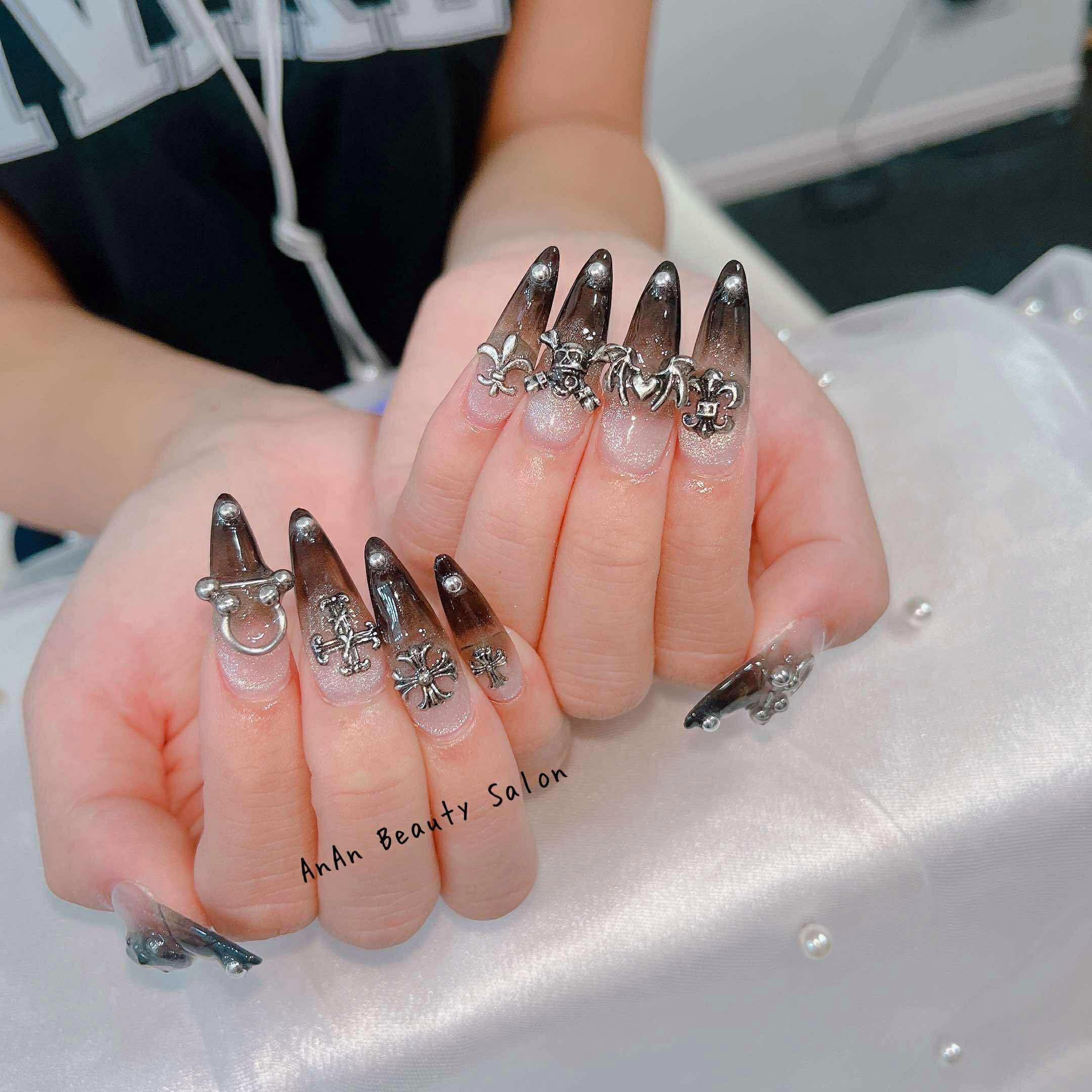 Daly_Nail