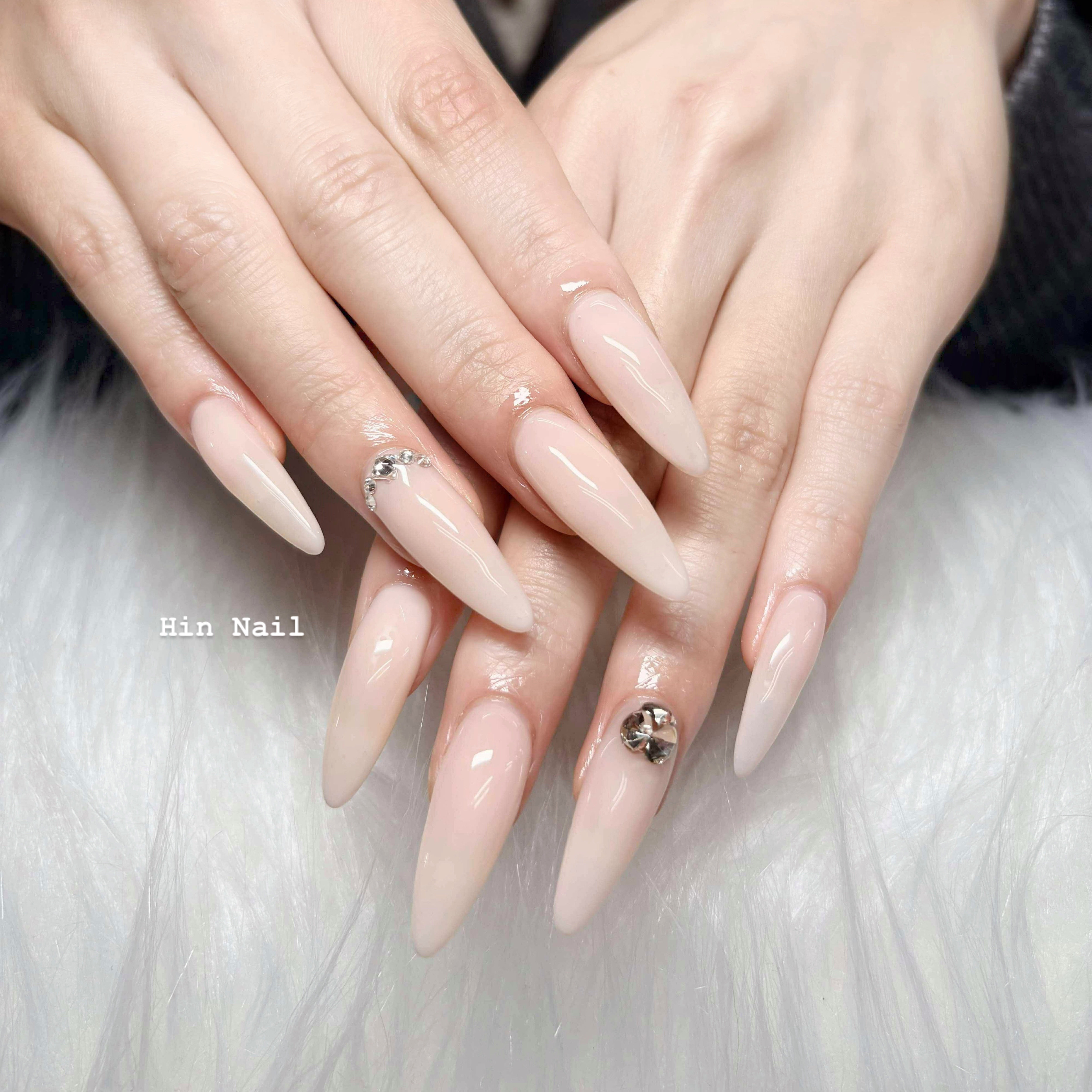 Hin_Nail